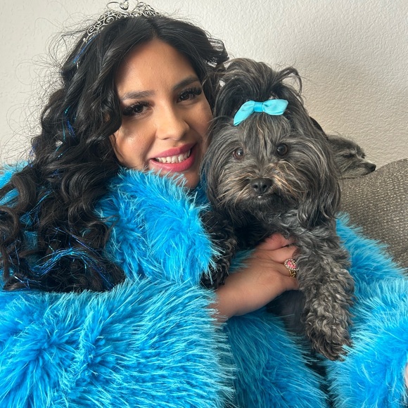 Meet your Posher, Jessica 🫶🏻🫶🏻💙💙 - Picture 1 of 7